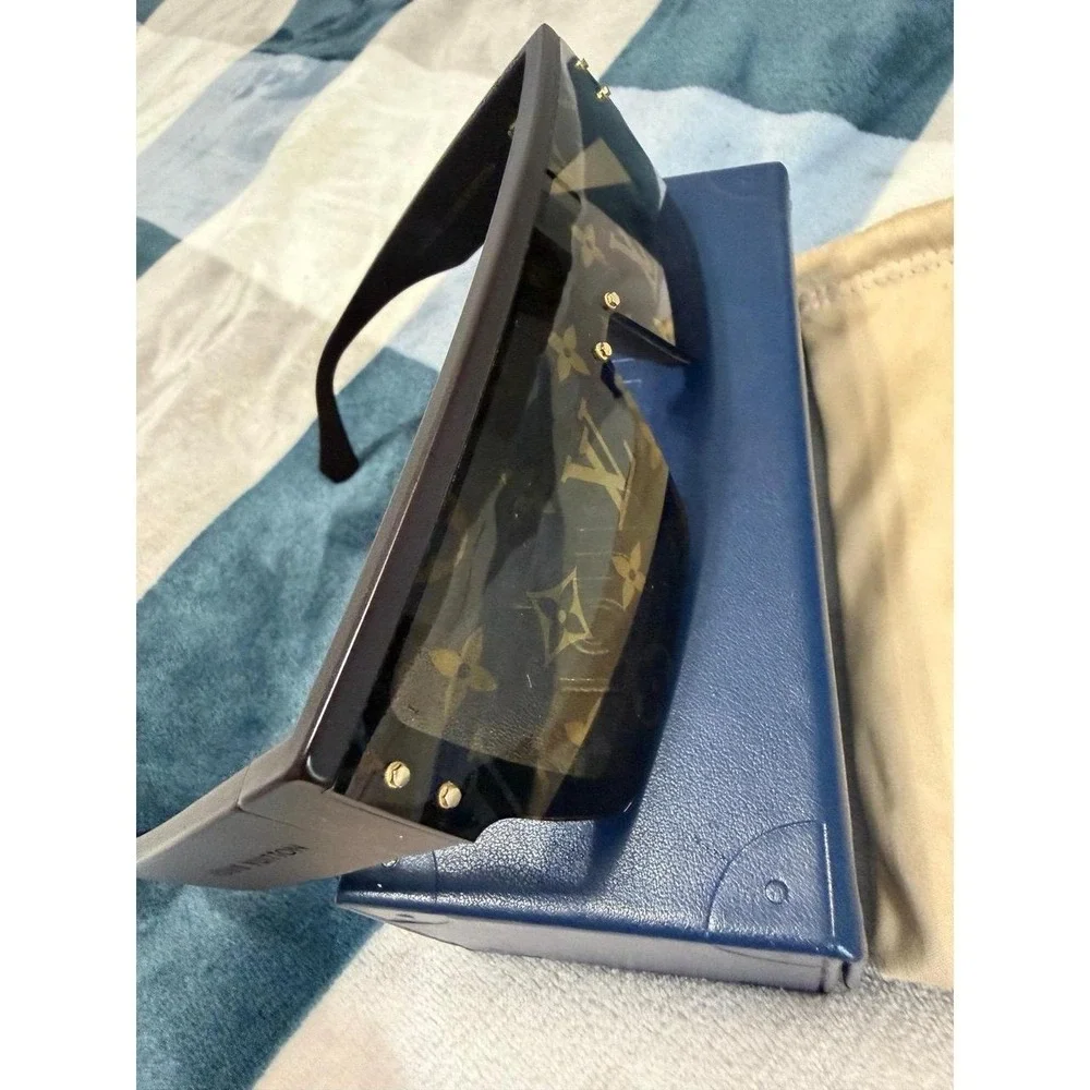 Louis Vuitton Shield Sunglasses Monogram Lens Z1671E black/gold w/full package